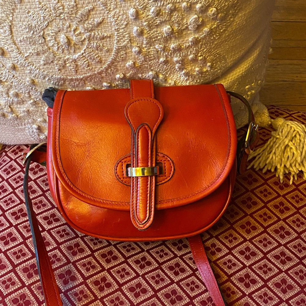 Elegant red Leather Crossbody Bag